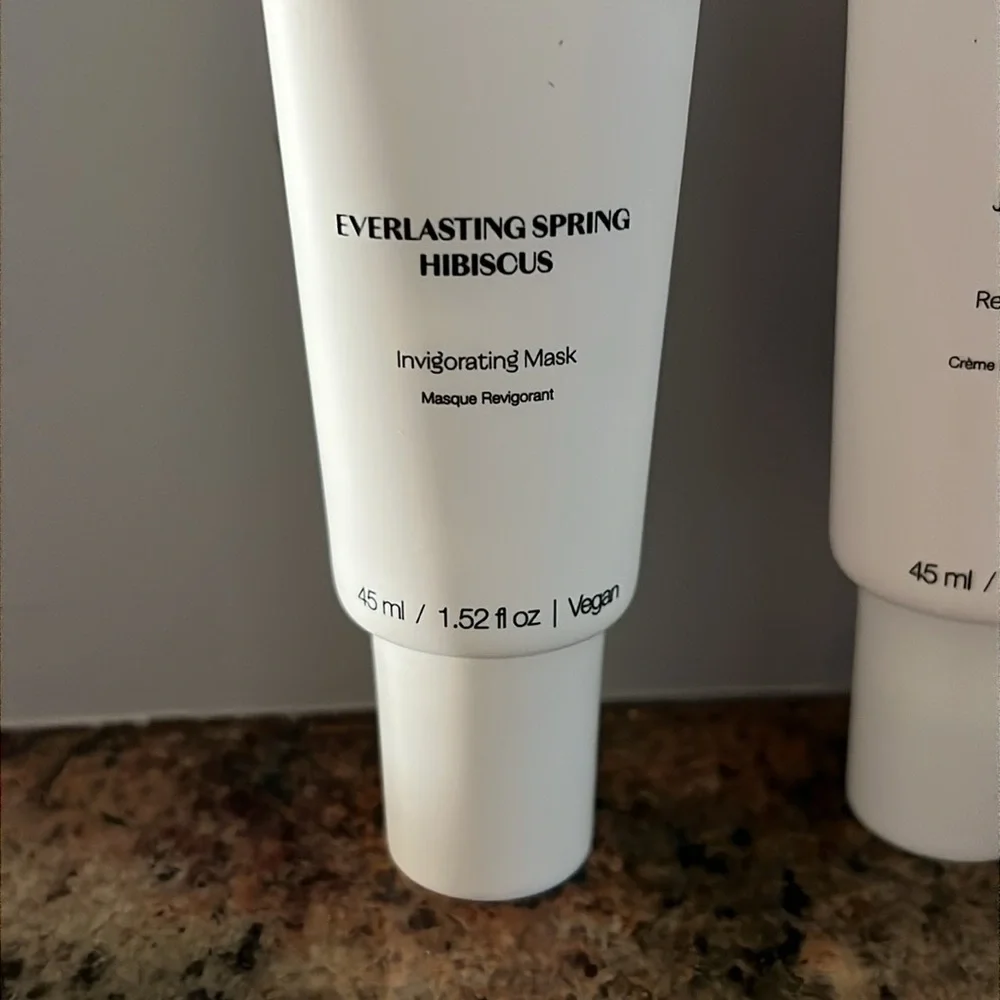 Flanerie Everlasting Spring Hibiscus & Jasmine Sunset Rose Quartz Skincare Set - Picture 2 of 4